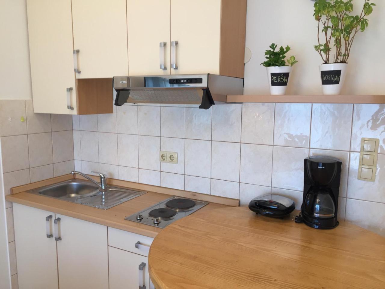 Apartment Natasa Palit エクステリア 写真